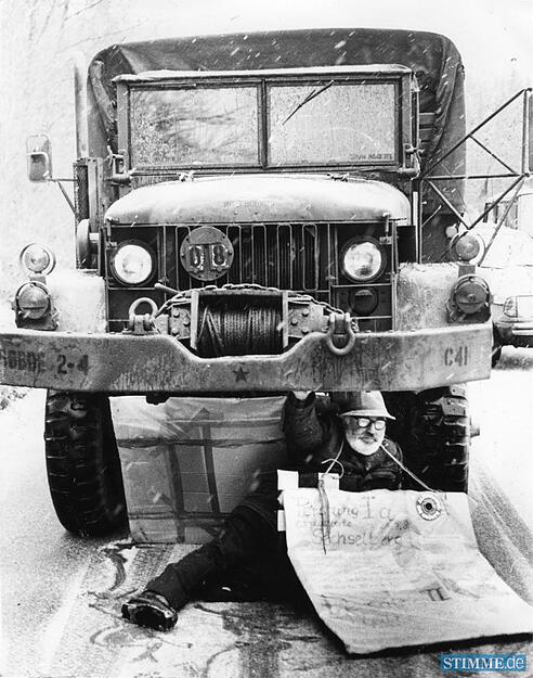 Blockade des US-Militärgeländes auf der Heilbronner Waldheide im Februar 1985 wenige Tage nach dem tödlichen Pershing-Unfall.