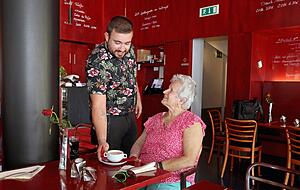 Doris Bader kommt mehrmals die Woche zum Mittagessen ins Vinum.