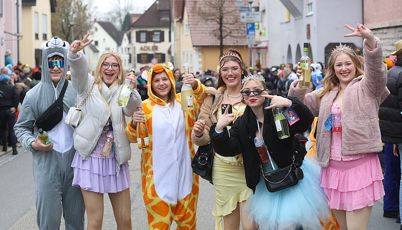 Buntes Treiben in Bad Rappenau: So feiern Besucher und Einheimische den Faschingsumzug Buntes Treiben in Bad Rappenau: So feiern Besucher und Einheimische den Faschingsumzug