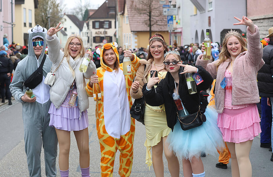 Buntes Treiben in Bad Rappenau: So feiern Besucher und Einheimische den Faschingsumzug