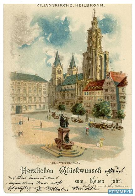 Die historische Postkarte um 1900 zeigt das Robert-Mayer-Denkmal auf dem Marktplatz.
Die Skulptur ist nach dem Entwurf des Bildhauers und Lehrers an der Kunstakademie München, Wilhelm von Rümann gefertigt und 1892 in Heilbronn aufgestellt worden.