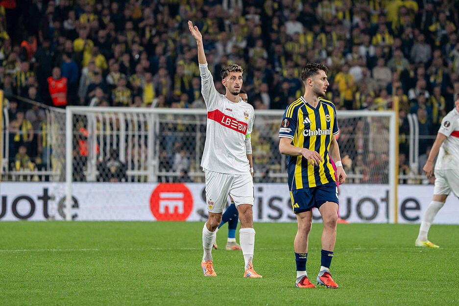 Atakan Karazor: Schweres Spiel für den VfB-Kapitän in der Türkei. Aber: Karazor blieb ruhig, behielt die Nerven und machte eine ordentliche Partie. Note: 3