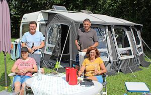 Eingespieltes Team: Anja und Klaus Heinle (li.) sowie Katharina und Henning Schneider genießen mehrere Wochen im Jahr ihre Zeit in Untersteinbach.