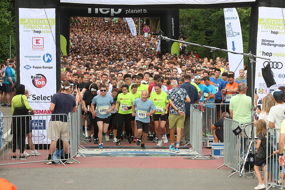 Am Donnerstag fand der 14. Stimme-Firmenlauf in Heilbronn, powered by hep solar statt. Am Donnerstag fand der 14. Stimme-Firmenlauf in Heilbronn, powered by hep solar statt.