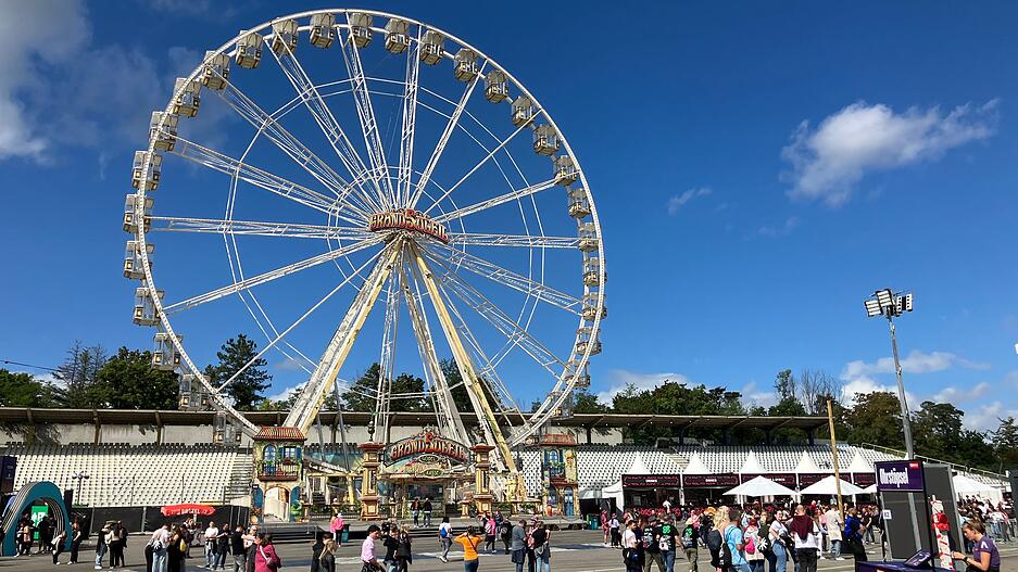 Der Hockenheimring können Besucher beim Glücksgefühle-Festival im Riesenrad von oben betrachten.
