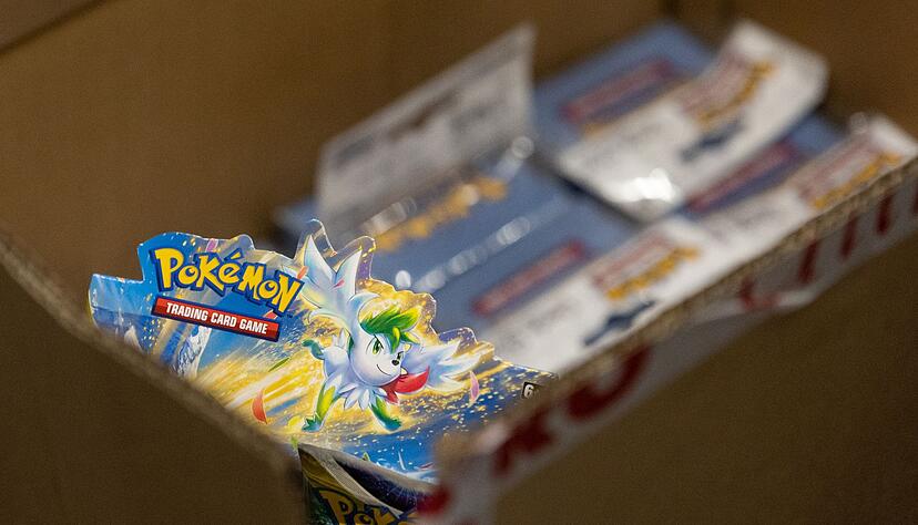 Der Handel mit Pok&eacute;mon-Sammelkarten hat in den vergangenen Jahren wieder an Bedeutung gewonnen. Seltene Exemplare erzielen teils hohe Preise. (Symbolbild)