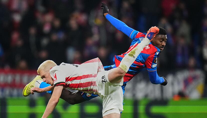 Umkämpftes Duell: Der SC Freiburg und Matthias Ginter (l.) spielen bei Viktoria Pilsen 0:0. Umkämpftes Duell: Der SC Freiburg und Matthias Ginter (l.) spielen bei Viktoria Pilsen 0:0.