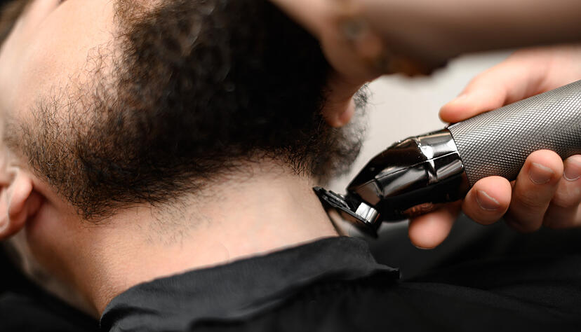 Einem Mann wird der Bart getrimmt. (Symbolbild) Einem Mann wird der Bart getrimmt. (Symbolbild)