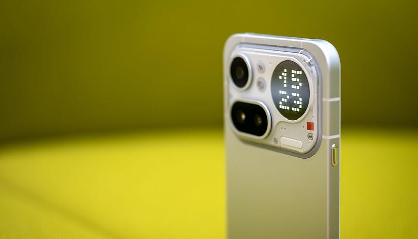 Das runde Pixeldisplay namens Glyph Matrix kann die Zeit anzeigen und noch viele Dinge mehr. Das runde Pixeldisplay namens Glyph Matrix kann die Zeit anzeigen und noch viele Dinge mehr.