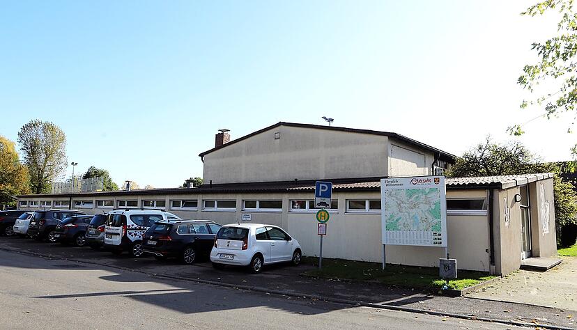 Wenn die Gemeindehalle Affaltrach abgerissen ist, eröffnet sich hier und auf dem angrenzenden Sportgelände die Möglichkeit, eine neue Ortsmitte mit Geschosswohnungsbau und Dienstleistern zu schaffen. Wenn die Gemeindehalle Affaltrach abgerissen ist, eröffnet sich hier und auf dem angrenzenden Sportgelände die Möglichkeit, eine neue Ortsmitte mit Geschosswohnungsbau und Dienstleistern zu schaffen.