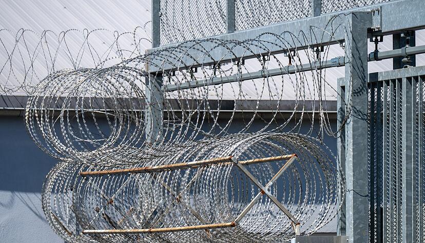 Der Suizid eines Jugendlichen in der JVA Ottweiler besch&auml;ftigt Justiz und Politik.