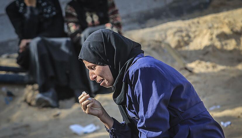 Seit der Nacht zu Dienstag greift Israels Armee wieder massiv Ziele im Gazastreifen an. Seit der Nacht zu Dienstag greift Israels Armee wieder massiv Ziele im Gazastreifen an.