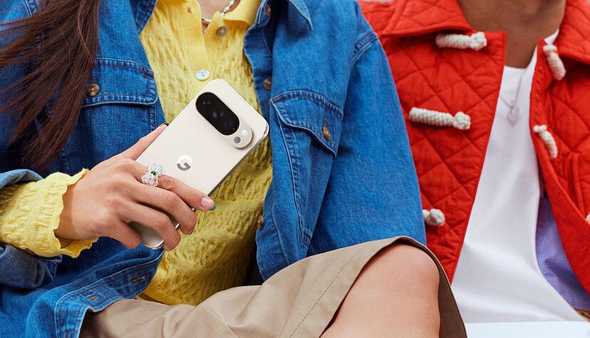 Das Display des Pixel 10 Pro verf&uuml;gt &uuml;ber eine etwas h&ouml;here Aufl&ouml;sung und mehr Hauptspeicher (RAM).