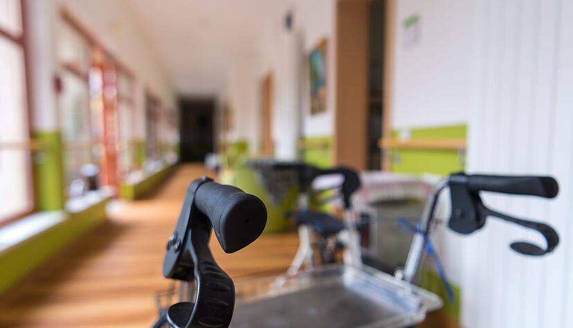 Am besten ganz genau hinsehen: Private Pflegeversicherungen decken häufig nicht die tatsächlichen Pflegekosten. Am besten ganz genau hinsehen: Private Pflegeversicherungen decken häufig nicht die tatsächlichen Pflegekosten.