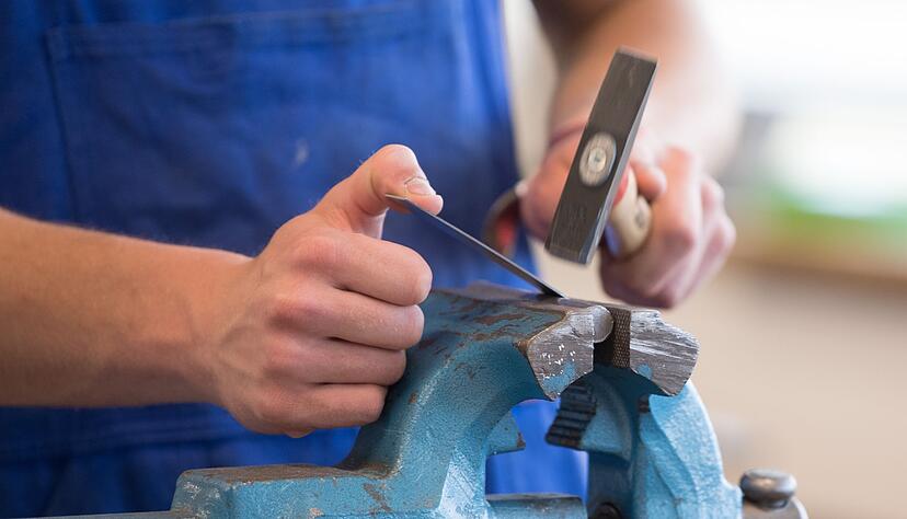 Ein unterhaltspflichtiger Elternteil darf eine Umschulung oder Ausbildung m&ouml;glicherweise erst beginnen, wenn das Kind nicht mehr unterhaltsbed&uuml;rftig ist.