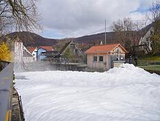 Ein Tanklaster hat Reiniger verloren.