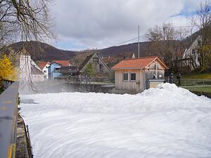 Ein Tanklaster hat Reiniger verloren.