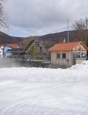 Ein Tanklaster hat Reiniger verloren.