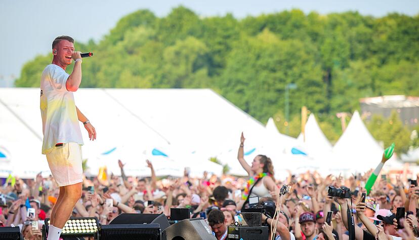 Ab jetzt wieder auf der Bühne: Julian Sommer. Ab jetzt wieder auf der Bühne: Julian Sommer.