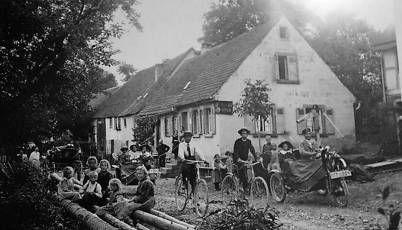 Durch die Jahrzehnte hindurch war das Lokal "Zum Flad" im Zweiflinger Ortsteil Friedrichsruhe ein Treffpunkt.