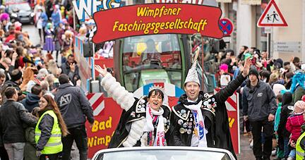 "Wimpfen helau" ist wieder in aller Munde. Zahlreiche Narren, Musiker, Laufgruppen und Prinzenpaare aus der Region und dar&uuml;ber hinaus verspr&uuml;hen jede Menge Lebensfreude.
Foto: Andreas Veigel