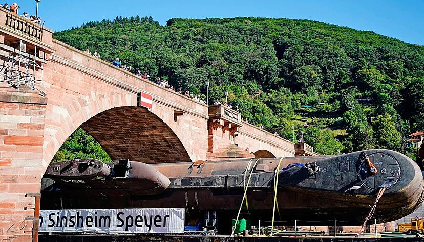Die Durchfahrt der Alten Brücke in Heidelberg galt im Vorfeld als besonders anspruchsvoll.