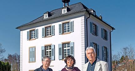 Fordern den Abzug von US-Atomwaffen und das Ende der nuklearen Teilhabe: Alfred Huber (links), Susanne Huber und Wolf Theilacker vom Friedensrat Heilbronn. Ihren Protestbrief stellte die Initiative im Trappenseeschlösschen vor.
Foto: Mario Berger