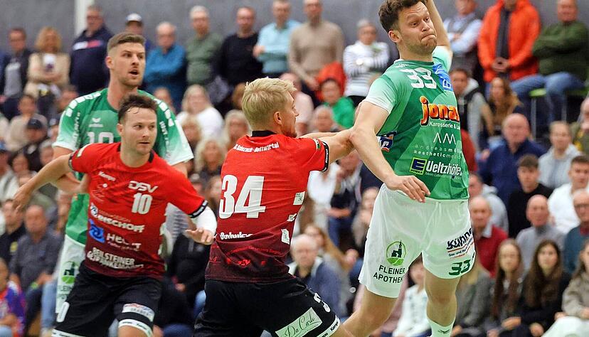 Moritz Wahl ist nicht zu halten, auch nicht von Max Schulze. Die Nummer 33 des TV Flein steuerte acht Tore bei und war in der Endphase des Oberliga-Derbys auch als Nothelfer im Abwehr-Innenblock sehr wertvoll. Moritz Wahl ist nicht zu halten, auch nicht von Max Schulze. Die Nummer 33 des TV Flein steuerte acht Tore bei und war in der Endphase des Oberliga-Derbys auch als Nothelfer im Abwehr-Innenblock sehr wertvoll.