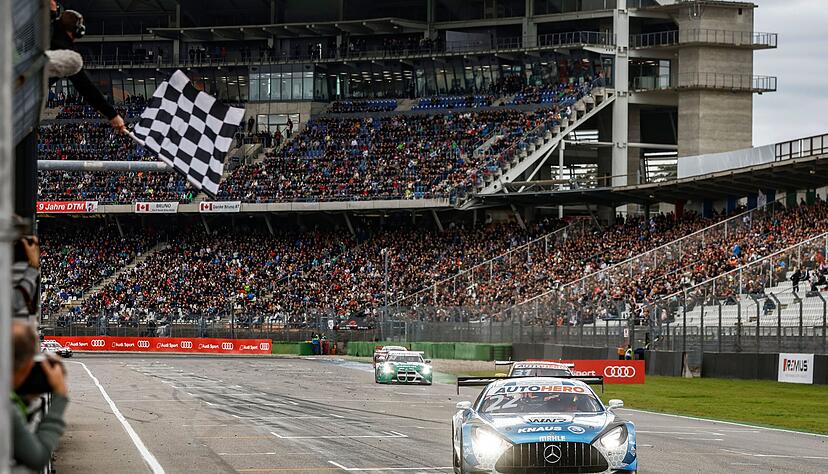 Der Österreicher Lucas Auer (Mitte) vom Mercedes AMG Team Winward gewann am Samstag auf dem Hockenheimring das erste DTM-Rennen des Wochenendes.
