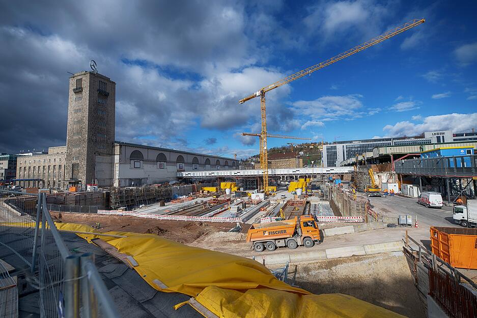 Ein Blick auf die Talquerung. Hier sollen sp&auml;ter die Z&uuml;ge durchfahren &ndash; in einer Bahnsteighalle mit einer L&auml;nge von 430 Metern. Allerdings wird es dann nicht mehr wie heute 16, sondern nur noch acht Gleise geben.