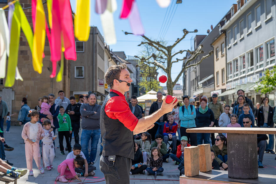 Mit dabei: Domenyk la Terra.