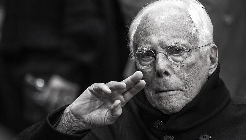 Der italienische Modedesigner Giorgio Armani ist tot. Der italienische Modedesigner Giorgio Armani ist tot.