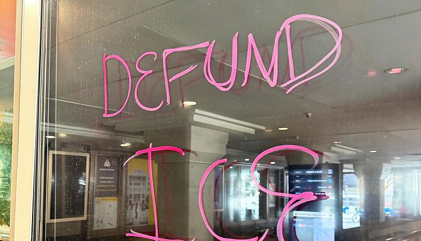 Der demokratische Minderheitsf&uuml;hrer im Senat, Chuck Schumer, dr&auml;ngte zuletzt darauf, die Finanzierung des Heimatschutzministeriums separat zu behandeln. (Archivbild)