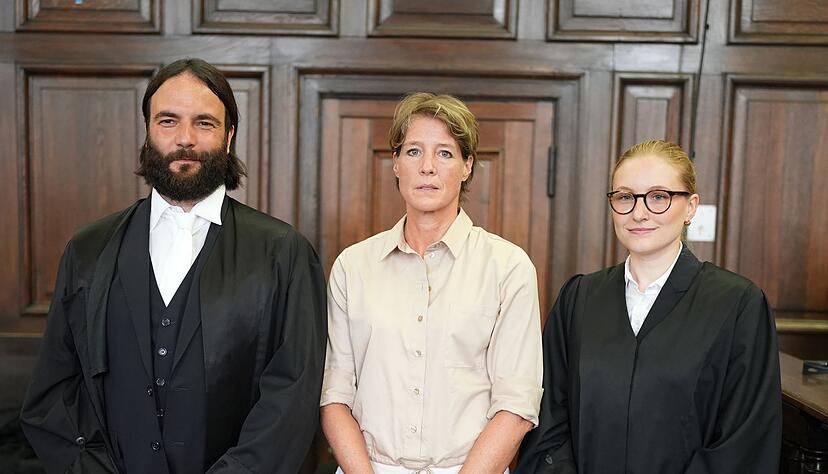 Christina Block mit den Anw&auml;lten Ingo Bott und Paula Wlodarek.