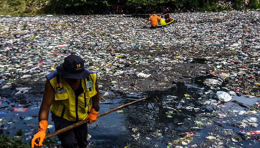 Die Reinigungsaktionen der Beh&ouml;rden sind sehr aufwendig - aber meist kehrt der M&uuml;ll schon bald wieder zur&uuml;ck.