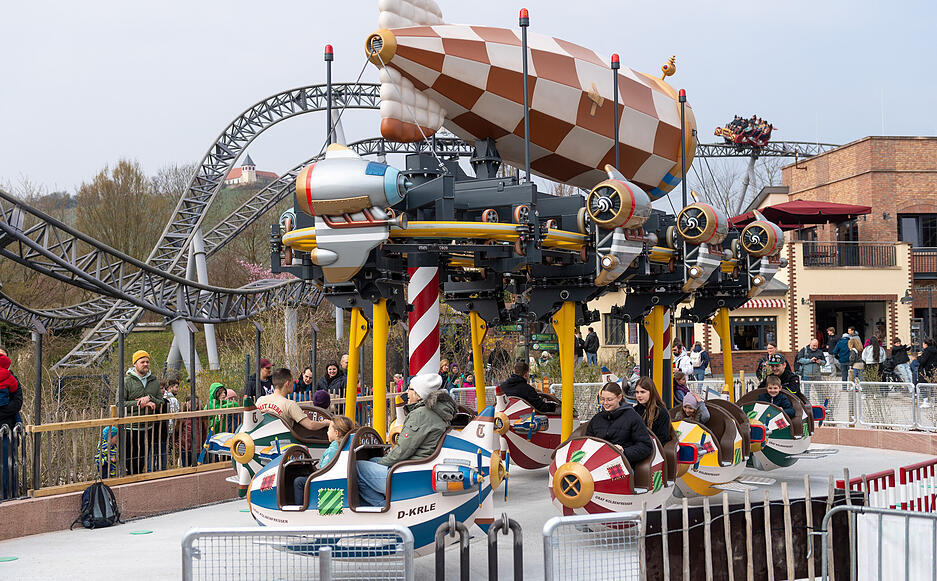 Das neue Fahrgeschäft "Luftikus" dreht seine ersten Runden. Das neue Fahrgeschäft "Luftikus" dreht seine ersten Runden.