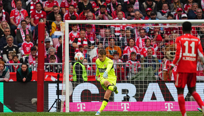 Alexander N&uuml;bel: Chancenlos bei den Gegentoren. Hielt, was zu halten war &ndash; und musste dennoch mehrfach hinter sich greifen. Note: 4