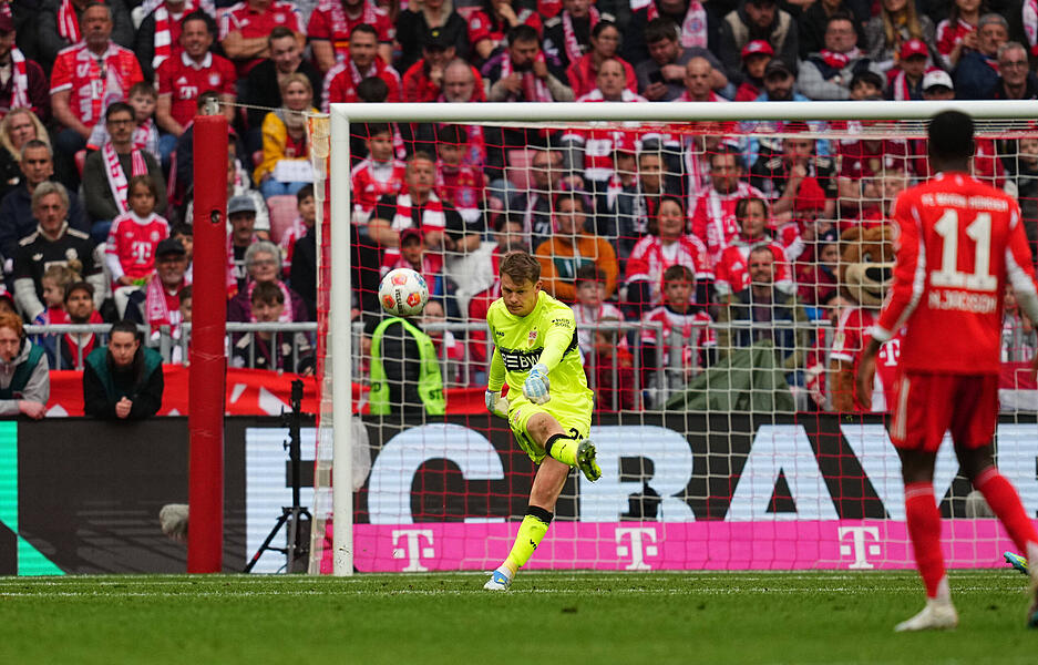 Alexander N&uuml;bel: Chancenlos bei den Gegentoren. Hielt, was zu halten war &ndash; und musste dennoch mehrfach hinter sich greifen. Note: 4