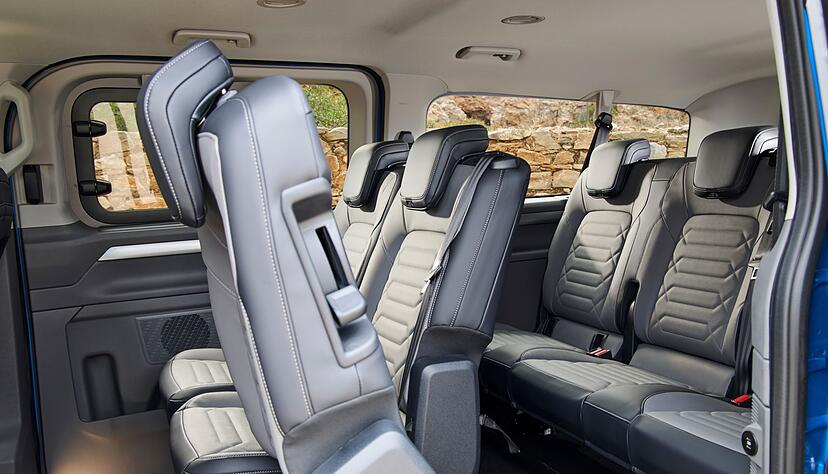 Bitte Platz nehmen: Bis zu 9 Personen finden Platz im neuen Transporter Caravelle.