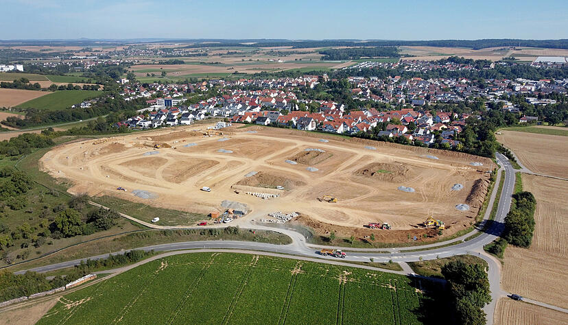 Im Wohngebiet "Daistler III" fangen die ersten Bauherren 2026 mit ihren H&auml;usern an. Derzeit l&auml;uft noch die Erschlie&szlig;ung, die im Sommer abgeschlossen sein soll.