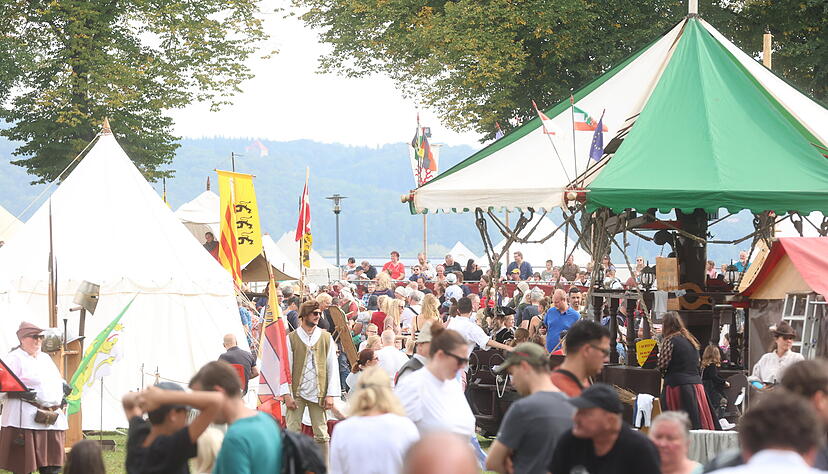 Spielleute, Gaukler, Handwerker und Ritter lockten am Wochenende wieder hunderte Besucher auf den Burgberg in Untergruppenbach.