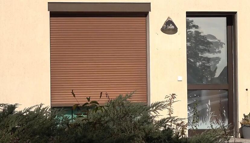 Bei dem Einsatz in Lindenberg geht es den Angaben danach, Gegenstände aufzufinden sowie Tatspuren und andere Beweismittel zu sichern. Bei dem Einsatz in Lindenberg geht es den Angaben danach, Gegenstände aufzufinden sowie Tatspuren und andere Beweismittel zu sichern.