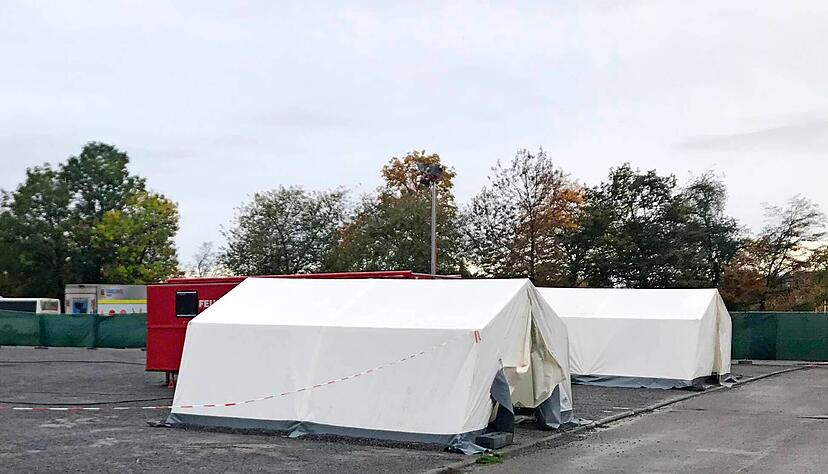 An der Abstrichstelle an der Theresienwiese ist gestern Nachmittag kein sichtbarer Betrieb.
Fotos: Jürgen Kümmerle An der Abstrichstelle an der Theresienwiese ist gestern Nachmittag kein sichtbarer Betrieb.
Fotos: Jürgen Kümmerle