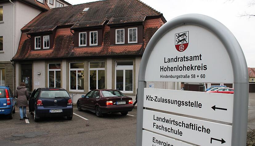 Die Tage der Kfz-Zulassungsstelle in der Öhringer Hindenburgstraße sind gezählt. Bis 30. Juni muss das Gebäude geräumt sein. Foto: Ralf Reichert