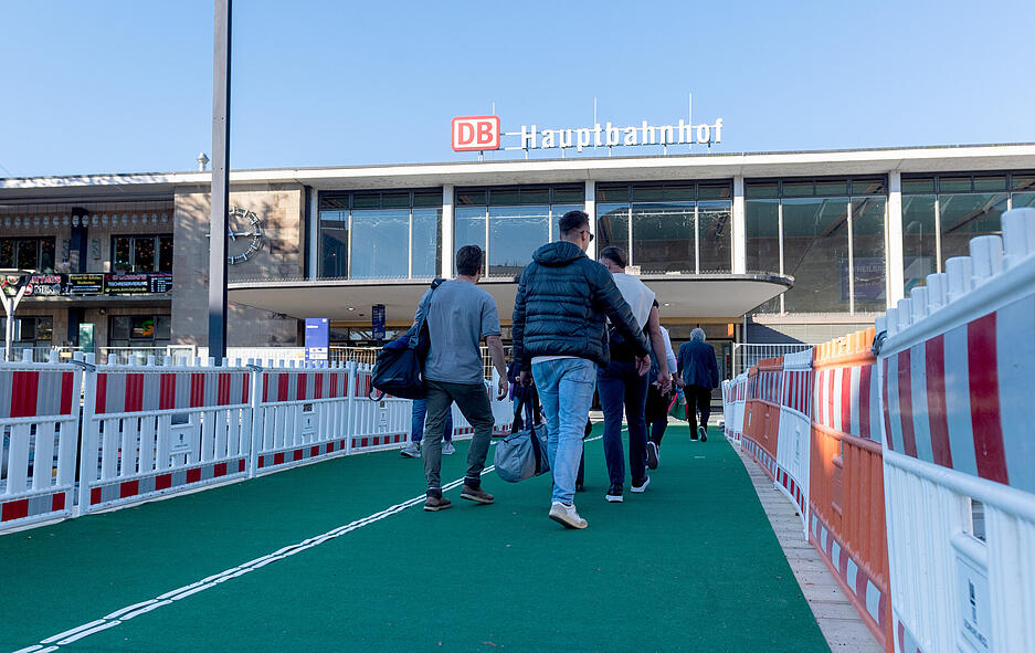 Der Bahnhofsvorplatz in Heilbronn wird aufwendig saniert.