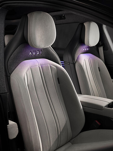 Der Innenraum ist übersichtlich und luftig gestaltet. Der Innenraum ist übersichtlich und luftig gestaltet.