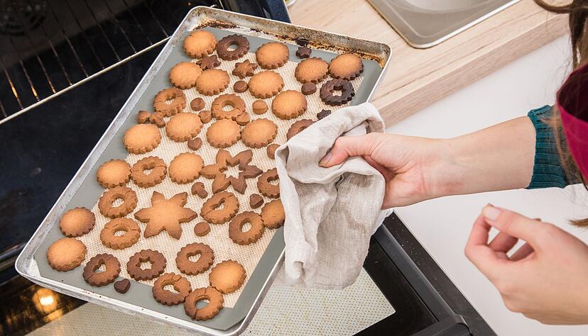 Kekse und Plätzchen gelingen auch ohne Zucker - zum Beispiel nach einem Rezept mit Dattelpaste von Bloggerin Sabine Voshage. Kekse und Plätzchen gelingen auch ohne Zucker - zum Beispiel nach einem Rezept mit Dattelpaste von Bloggerin Sabine Voshage.