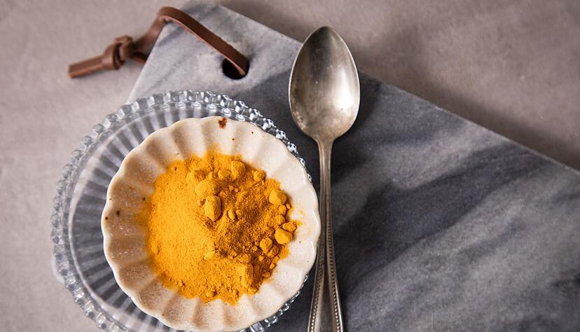 Kurkuma bringt sanfte Aromen in Speisen. Es gibt Linsensuppen mehr Tiefe, Reis Lebendigkeit und Desserts einen besonderen Kick. Kurkuma bringt sanfte Aromen in Speisen. Es gibt Linsensuppen mehr Tiefe, Reis Lebendigkeit und Desserts einen besonderen Kick.