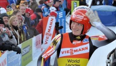 Tatjana H&uuml;fner winkt nach ihren Sieg dem Publikum.