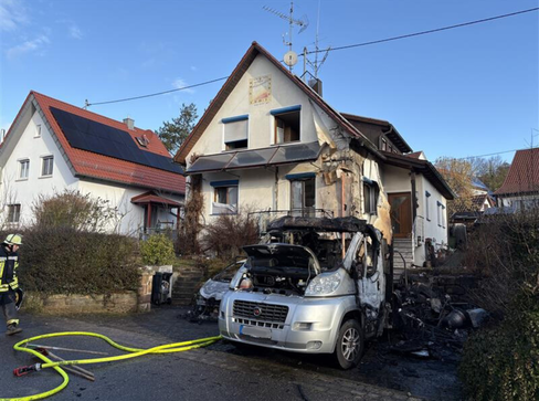 Am Montagmorgen ist ein Auto in der Schafackerstra&szlig;e in Schwaigern in Brand geraten.